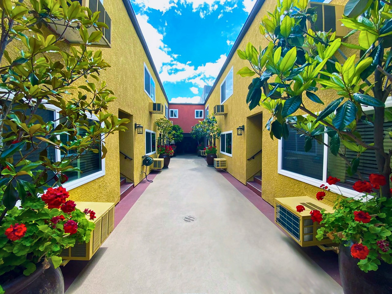 Landscaped central courtyard at NoHo Liv Apartments